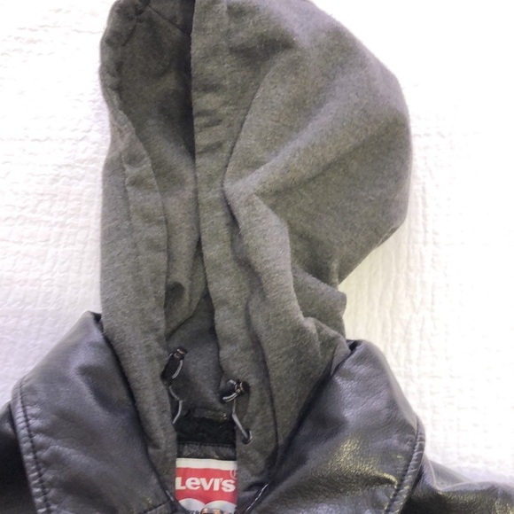 Levi’s black faux hooded Sherpa trucker jacket.  Size L - Picture 6 of 10